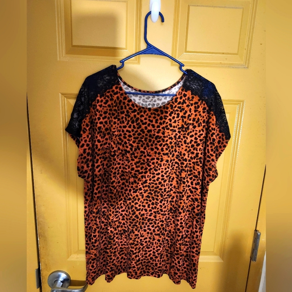 Torrid Super Soft Knit Blouse Women Size 2X Orange Animal Print Shoulder Lace
